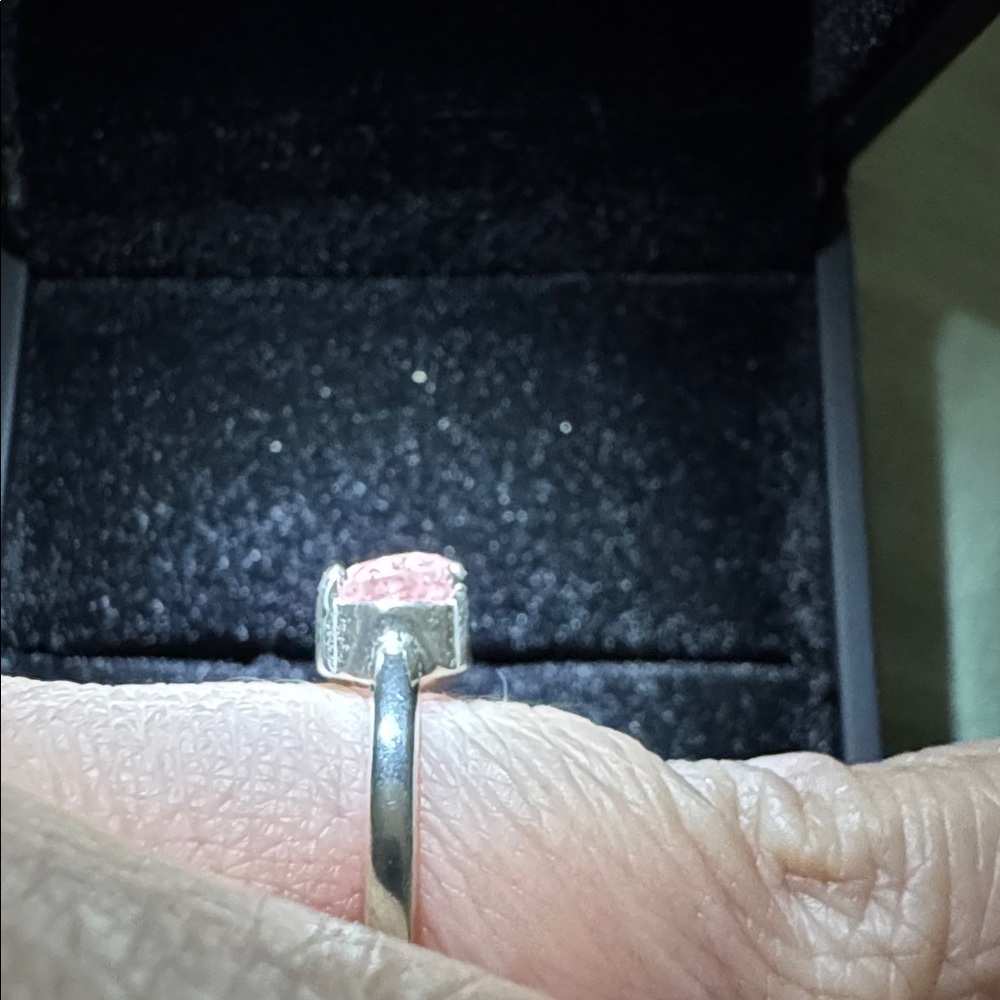1.3ct Strawberry Quartz, East/West oval cut solitaire ring in Sterling Silver - Picture 3 of 3
